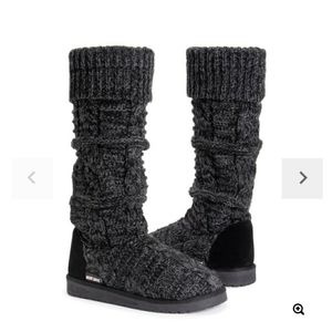 NWT Size 8 Black Heather Muk Luks